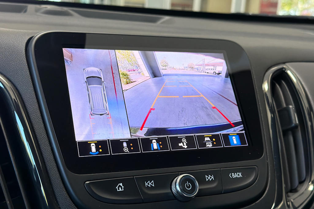 Thumbnail: 2022 Chevrolet Equinox - 25