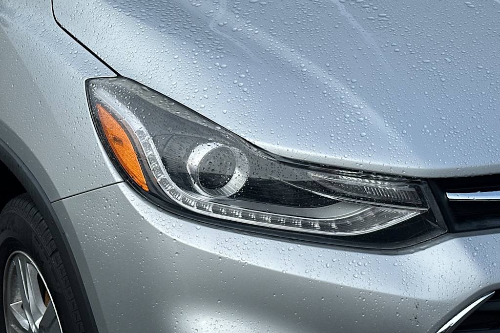 Thumbnail: 2017 Chevrolet Trax - 11