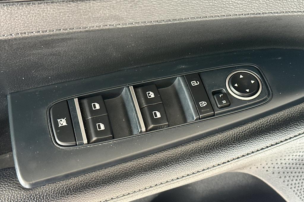 Thumbnail: 2020 Kia Forte - 21