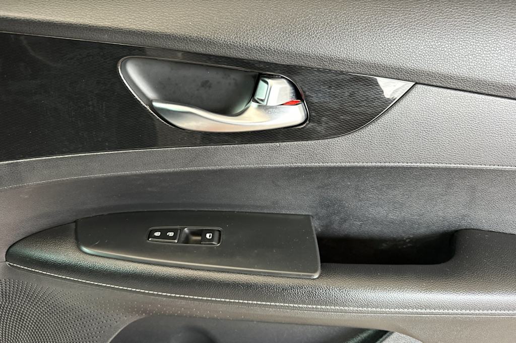 Thumbnail: 2020 Kia Forte - 23