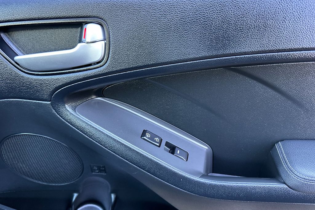 Thumbnail: 2018 Kia Forte - 23