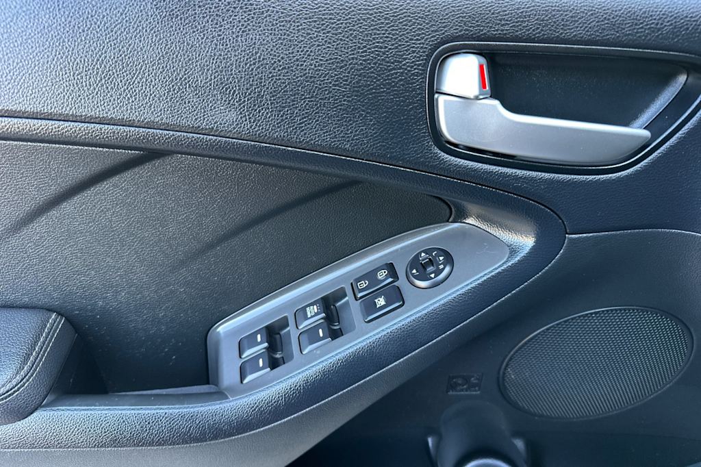 Thumbnail: 2018 Kia Forte - 21
