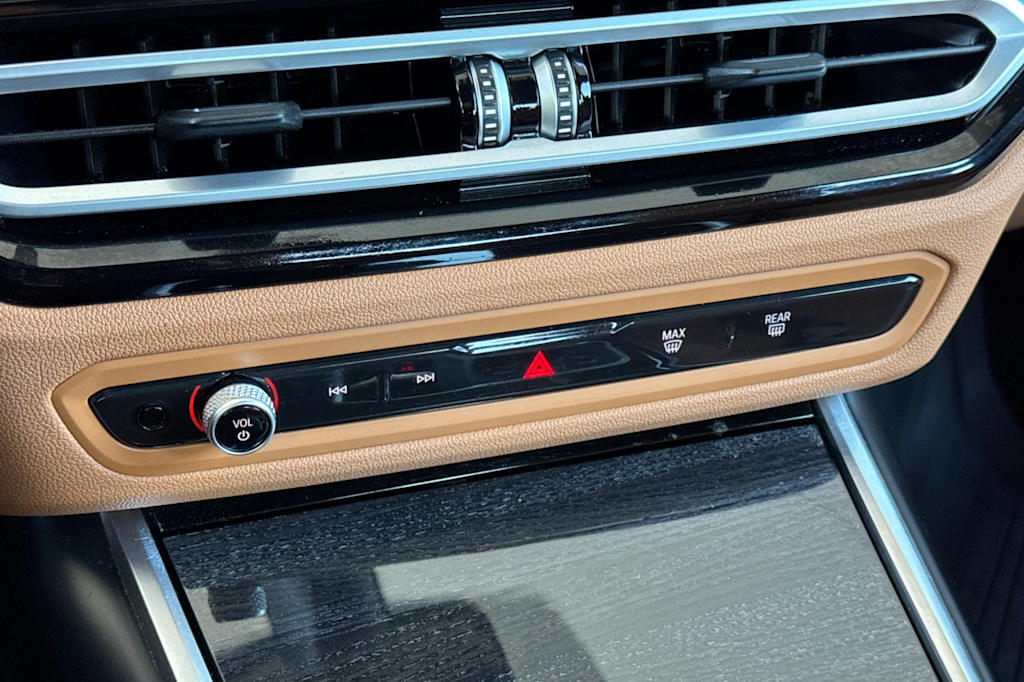 Thumbnail: 2023 BMW 3 Series - 24