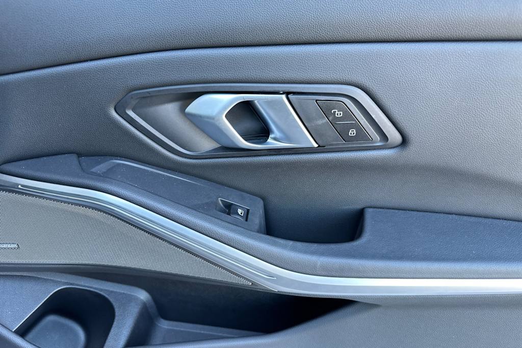 Thumbnail: 2025 BMW 3 Series - 23