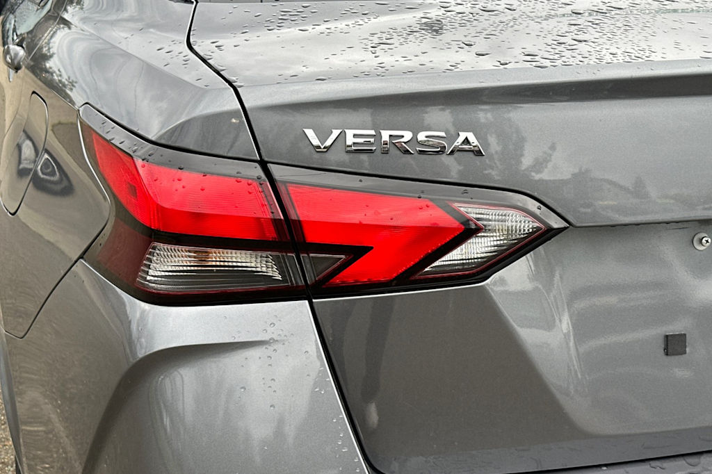 2021 Nissan Versa SV 17