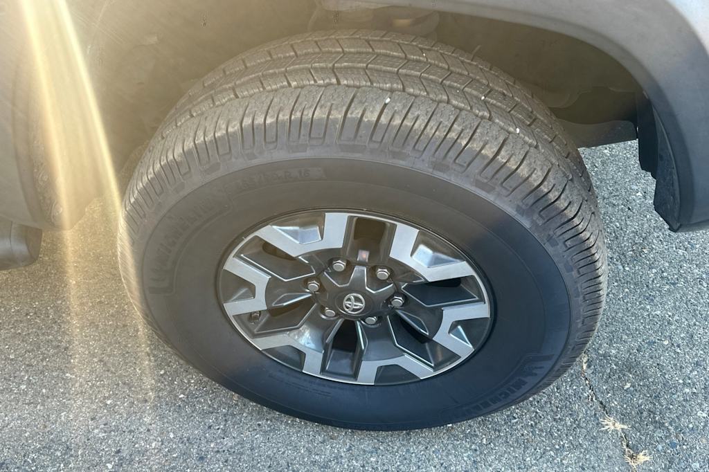 Thumbnail: 2016 Toyota Tacoma - 6