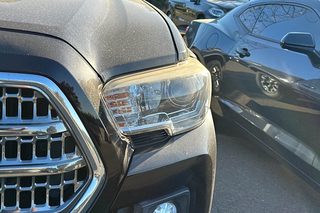 Thumbnail: 2016 Toyota Tacoma - 11