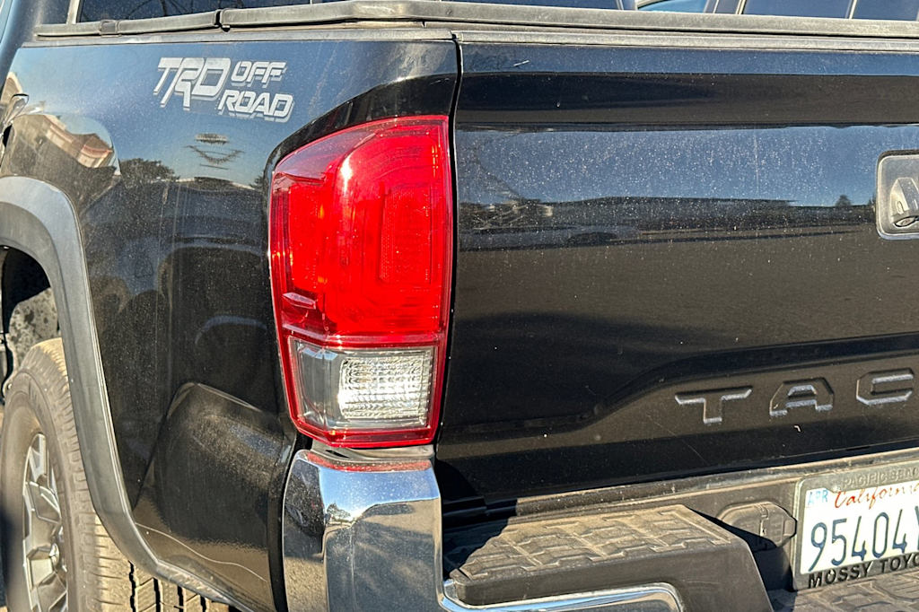 Thumbnail: 2016 Toyota Tacoma - 14