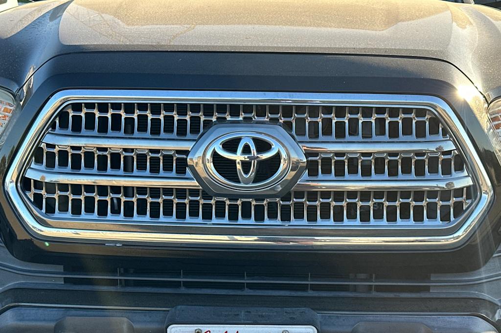 Thumbnail: 2016 Toyota Tacoma - 7