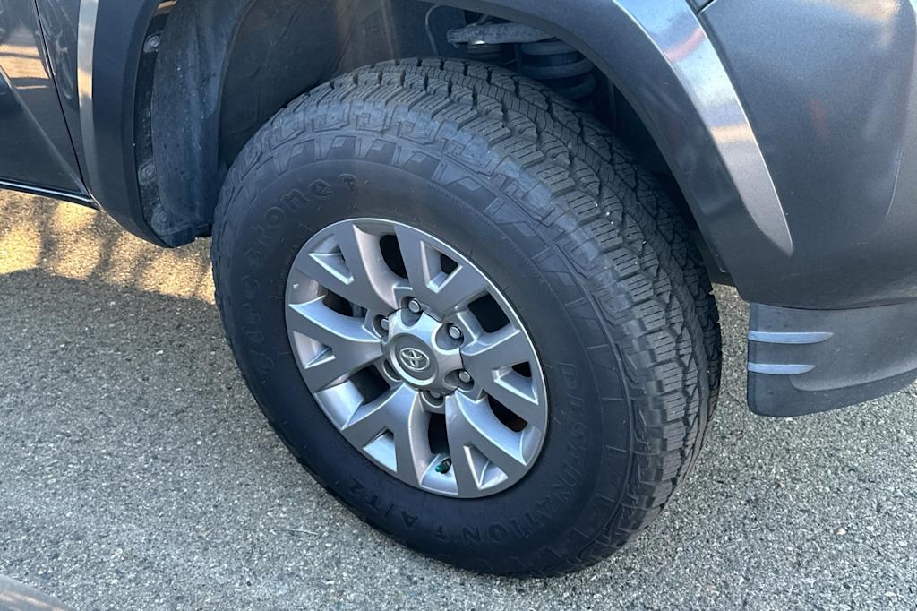 Thumbnail: 2019 Toyota Tacoma - 6