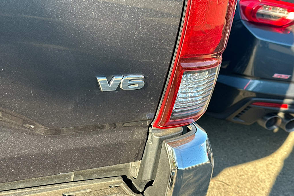 Thumbnail: 2019 Toyota Tacoma - 10