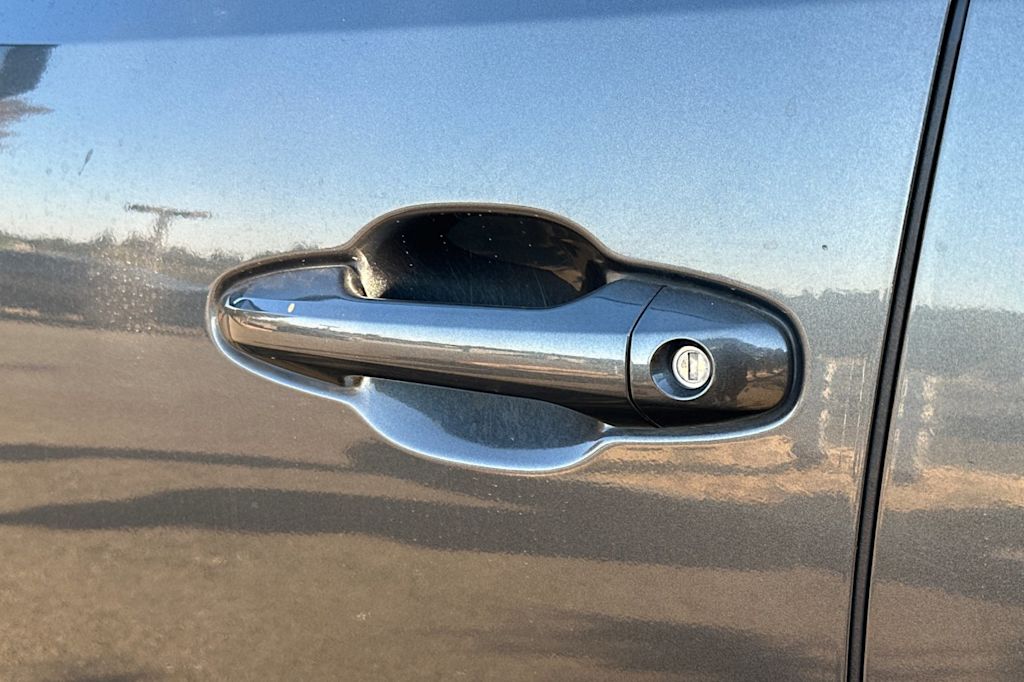 Thumbnail: 2019 Toyota Tacoma - 20