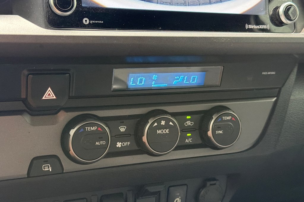 Thumbnail: 2021 Toyota Tacoma - 25