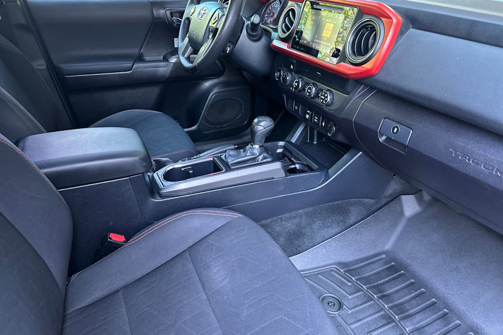Thumbnail: 2019 Toyota Tacoma - 11