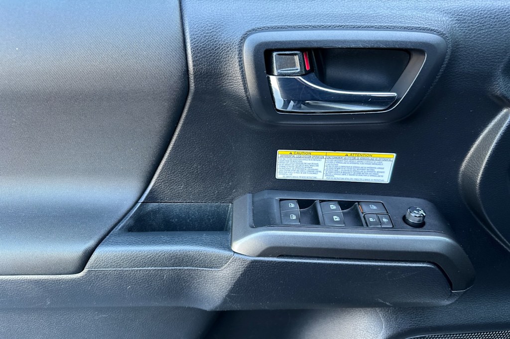 Thumbnail: 2019 Toyota Tacoma - 21