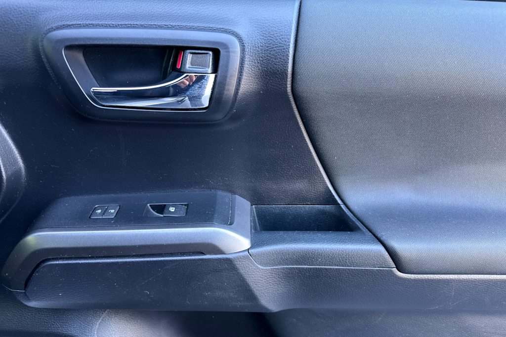 Thumbnail: 2019 Toyota Tacoma - 24