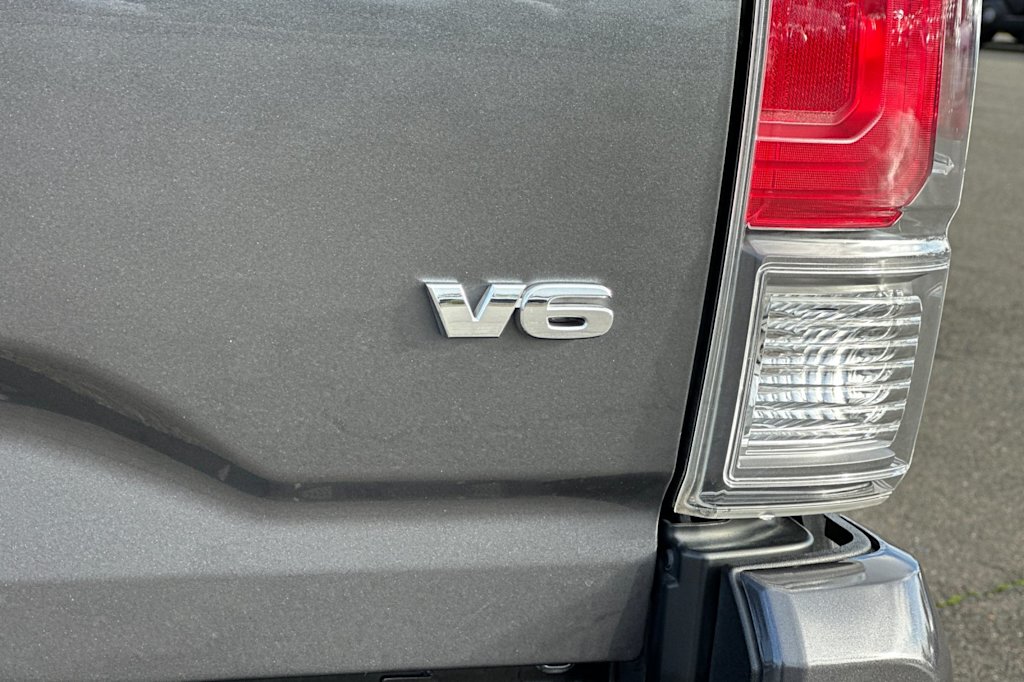 Thumbnail: 2022 Toyota Tacoma - 7