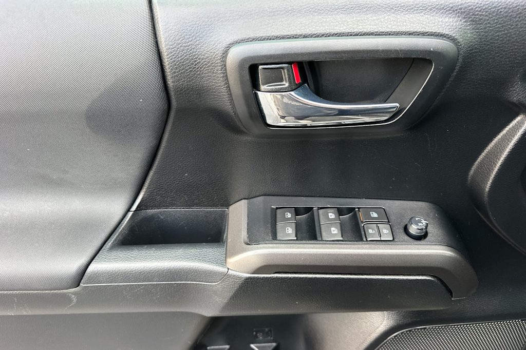 Thumbnail: 2022 Toyota Tacoma - 21