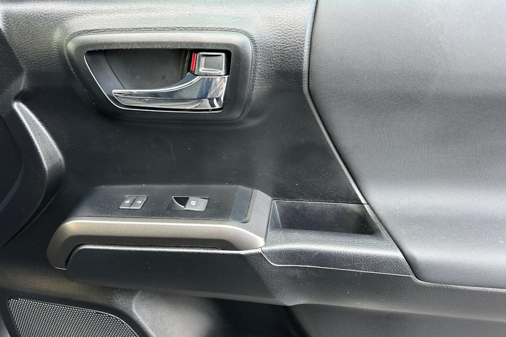 Thumbnail: 2022 Toyota Tacoma - 23