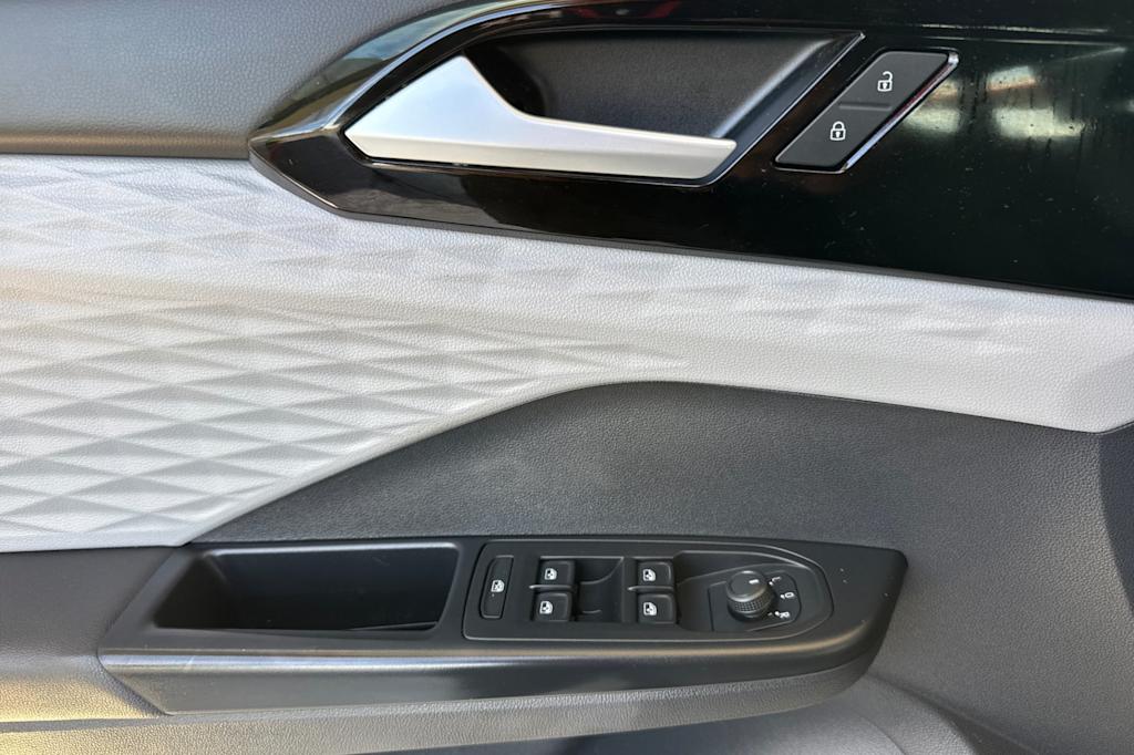 Thumbnail: 2022 Volkswagen Taos - 21
