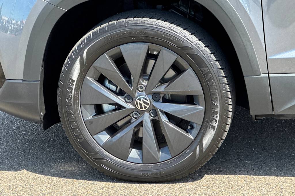 Thumbnail: 2022 Volkswagen Taos - 8