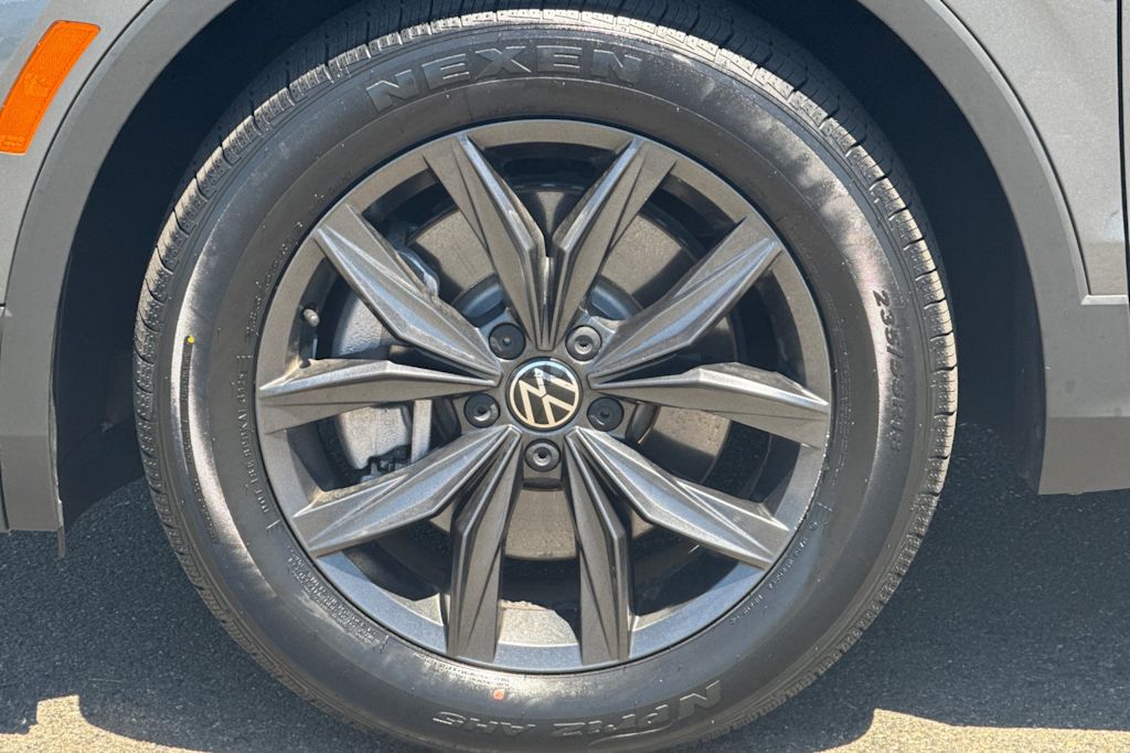 Thumbnail: 2023 Volkswagen Tiguan - 8