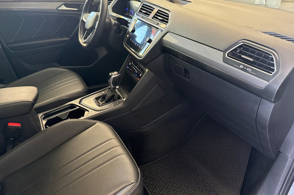 Thumbnail: 2023 Volkswagen Tiguan - 12