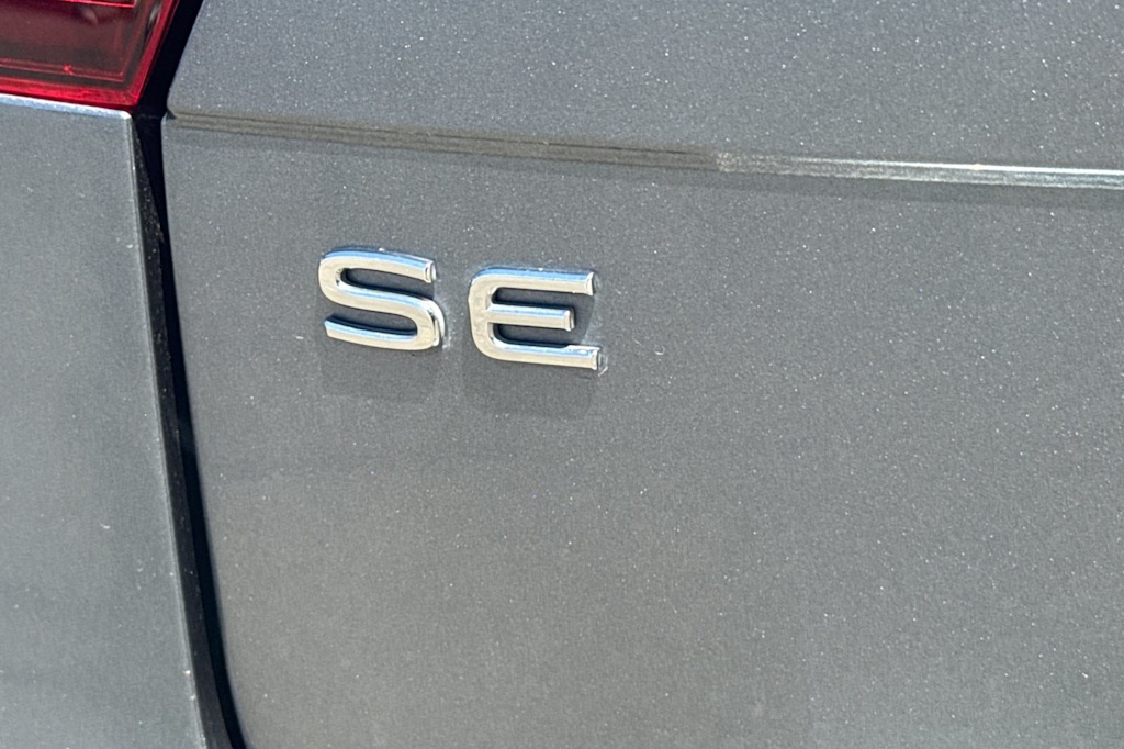 Thumbnail: 2023 Volkswagen Tiguan - 7