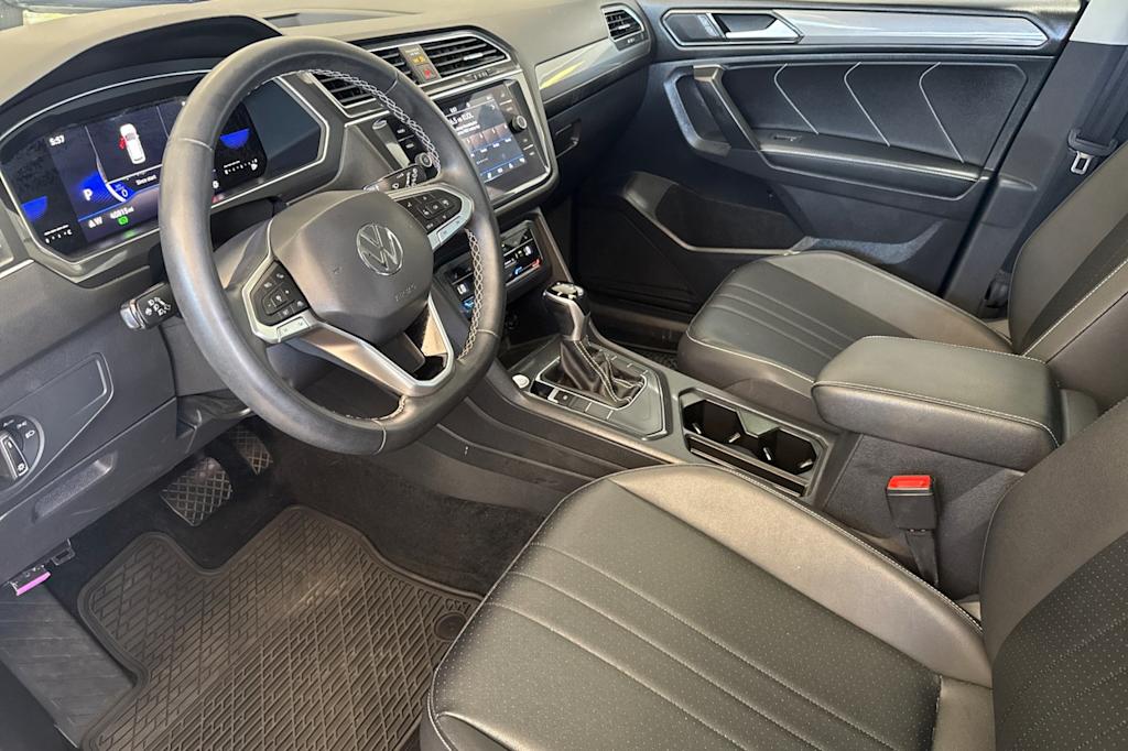 Thumbnail: 2023 Volkswagen Tiguan - 9