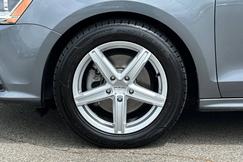 Thumbnail: 2017 Volkswagen Jetta - 8