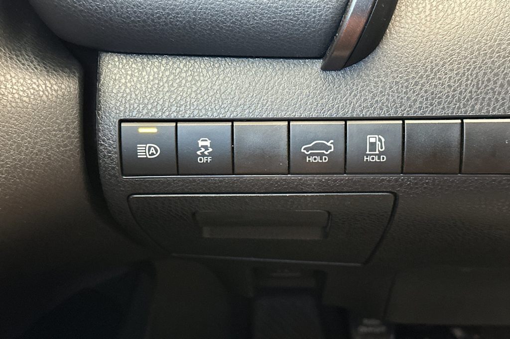 Thumbnail: 2019 Toyota Camry - 29