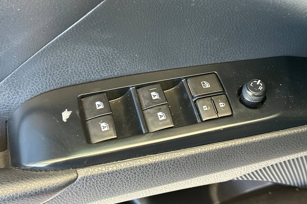 Thumbnail: 2019 Toyota Camry - 21