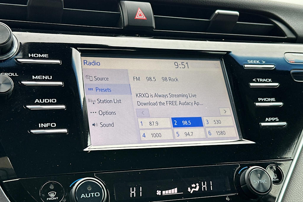 Thumbnail: 2018 Toyota Camry - 14