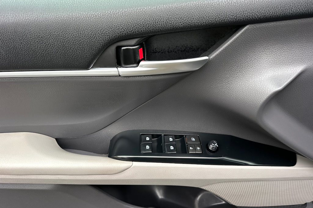 Thumbnail: 2018 Toyota Camry - 21