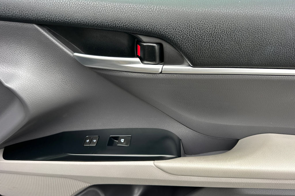 Thumbnail: 2018 Toyota Camry - 23