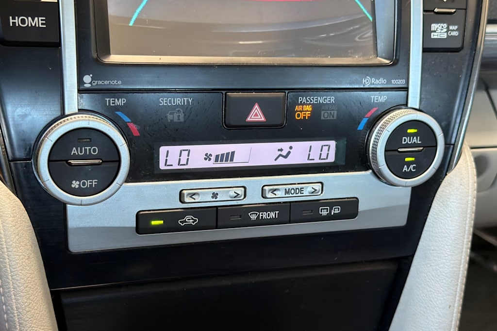 Thumbnail: 2014 Toyota Camry - 25