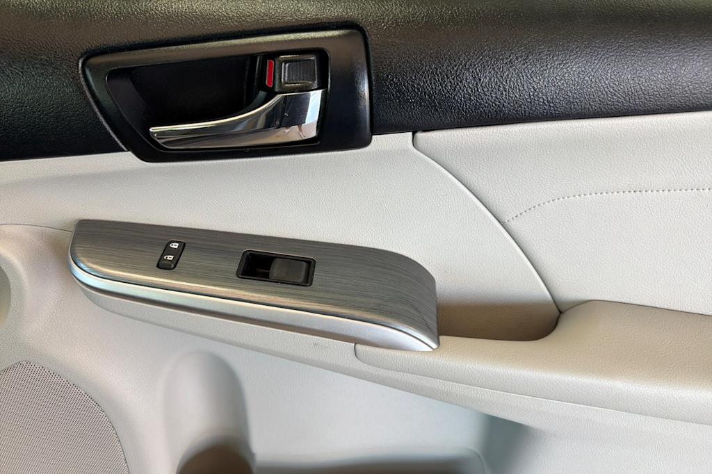 Thumbnail: 2014 Toyota Camry - 22