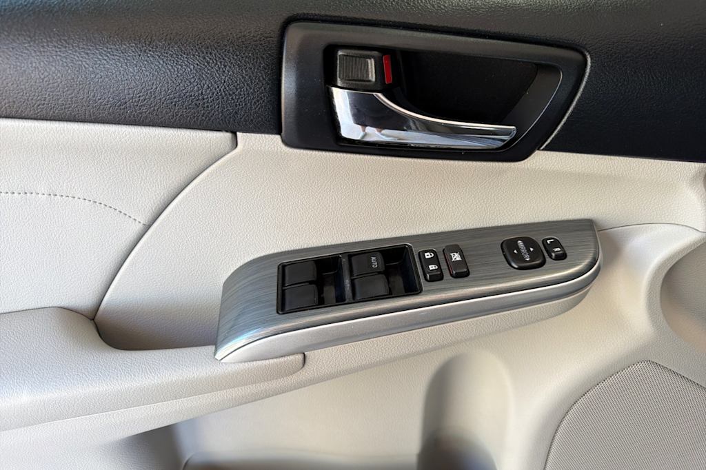 Thumbnail: 2014 Toyota Camry - 20