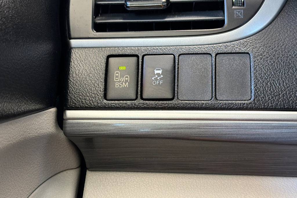 Thumbnail: 2014 Toyota Camry - 31