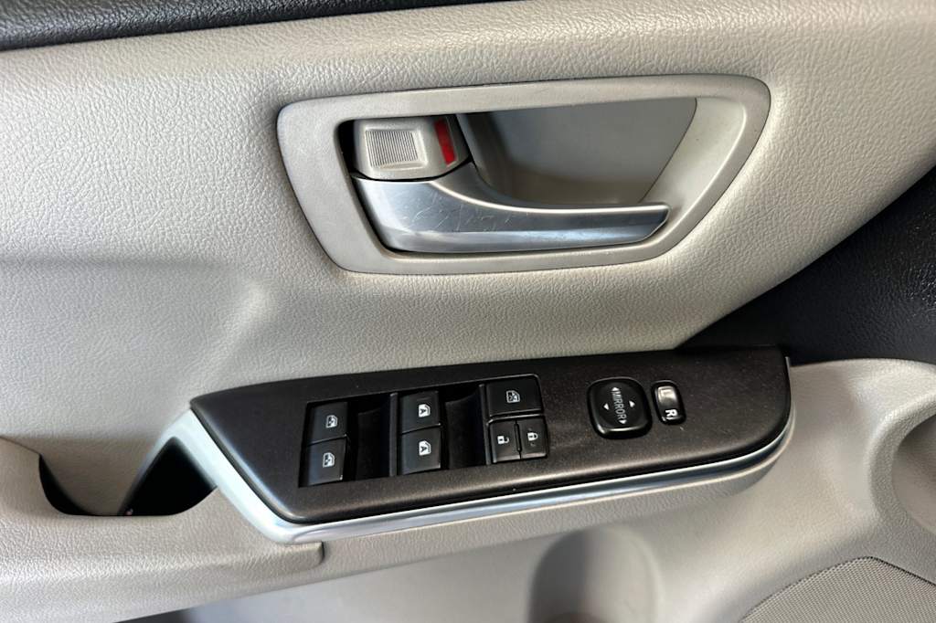Thumbnail: 2016 Toyota Camry - 21