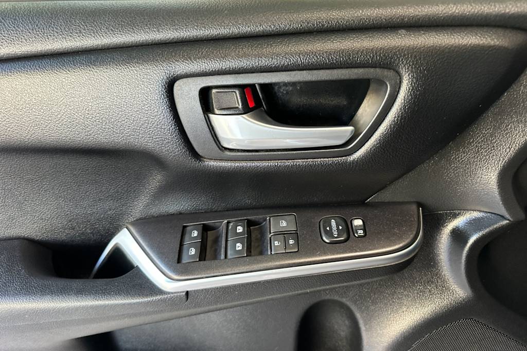 Thumbnail: 2016 Toyota Camry - 20