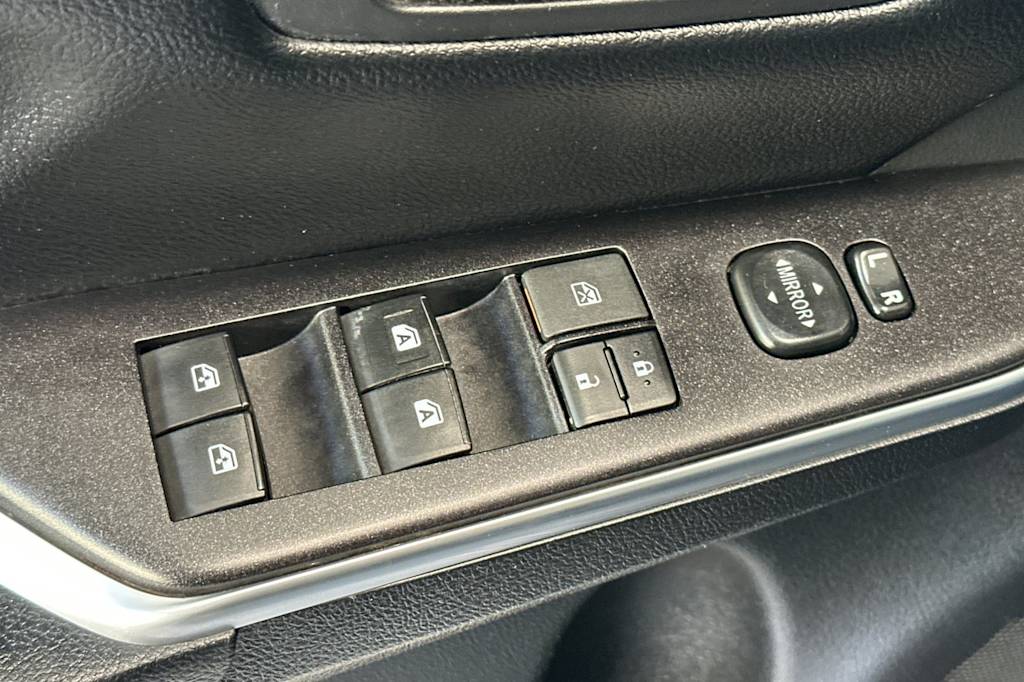 Thumbnail: 2016 Toyota Camry - 21