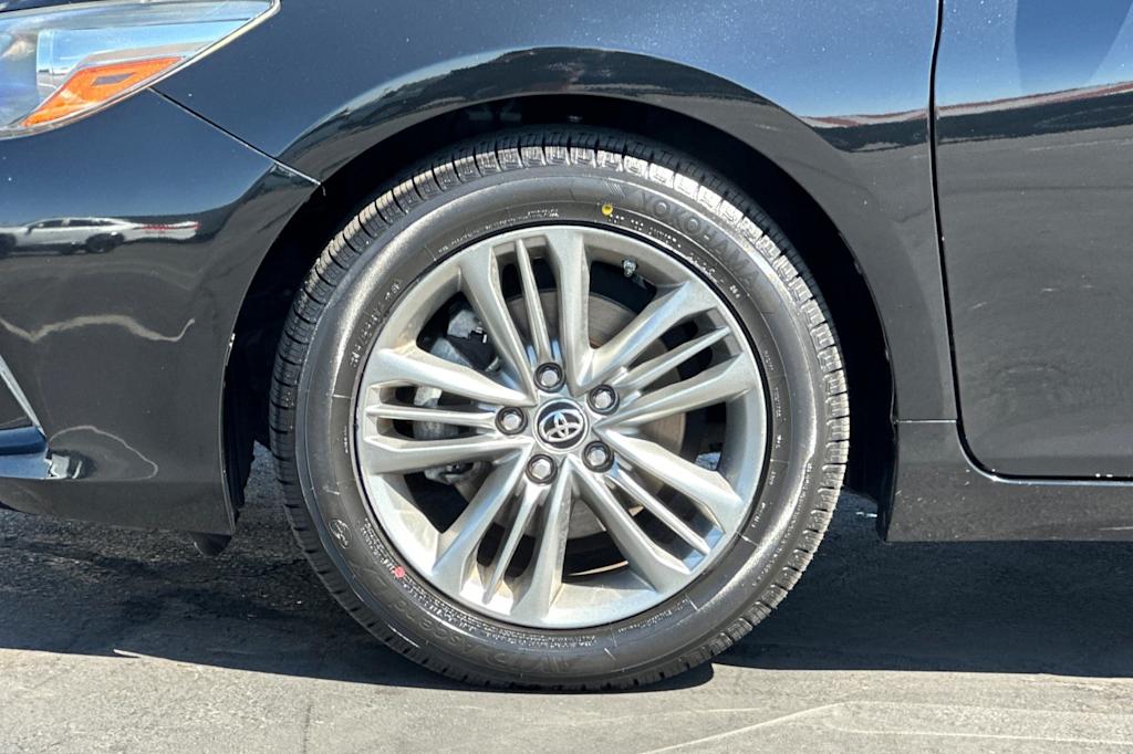 Thumbnail: 2016 Toyota Camry - 8