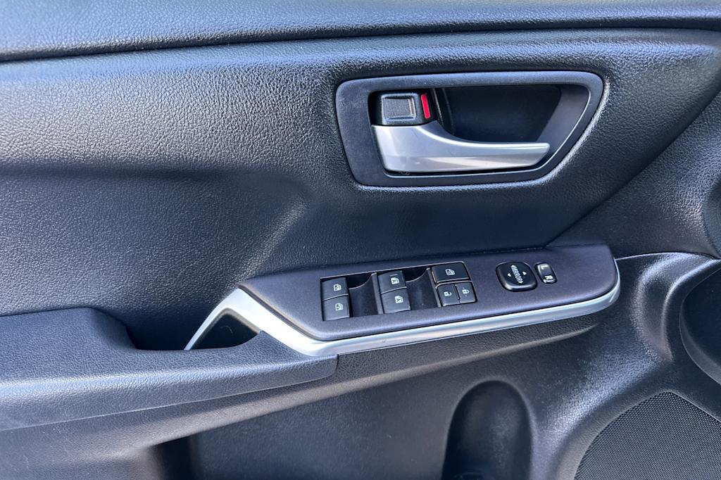 Thumbnail: 2016 Toyota Camry - 21