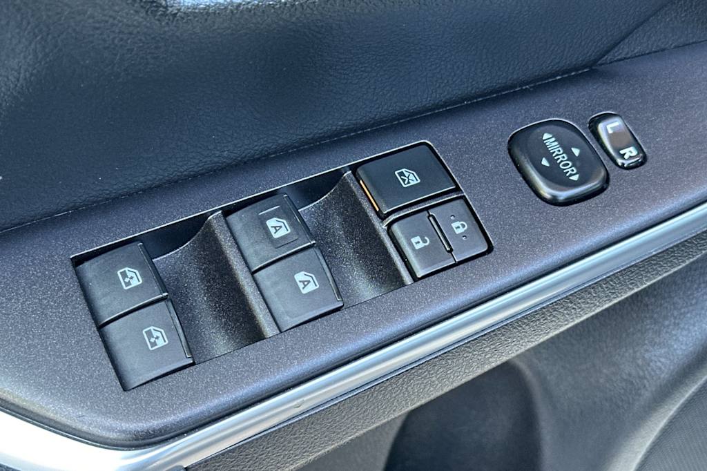 Thumbnail: 2016 Toyota Camry - 22