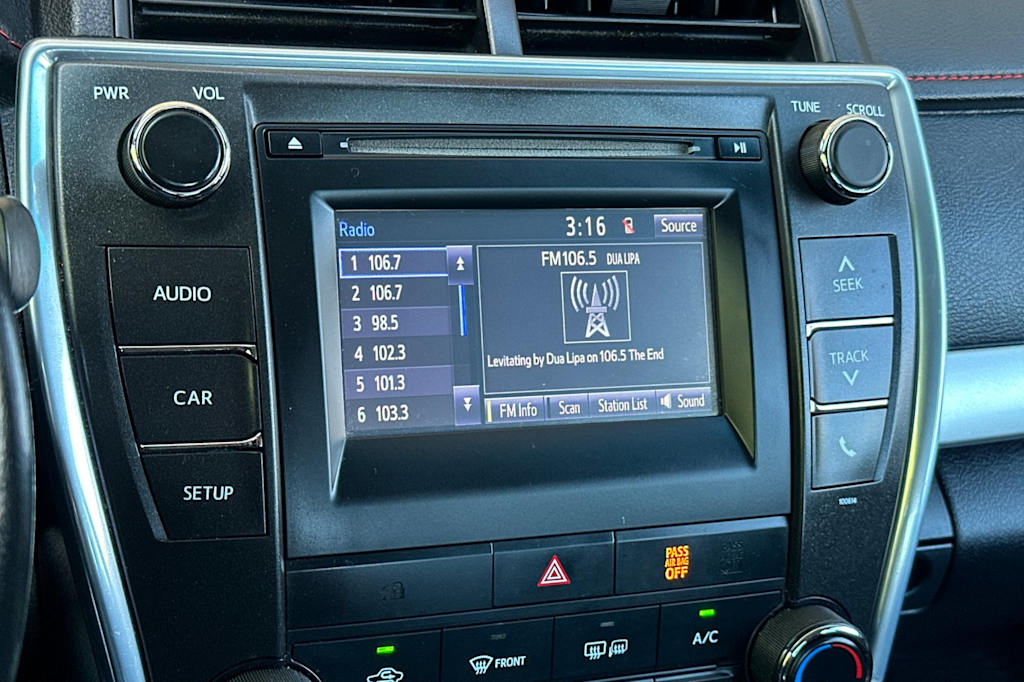 Thumbnail: 2016 Toyota Camry - 14