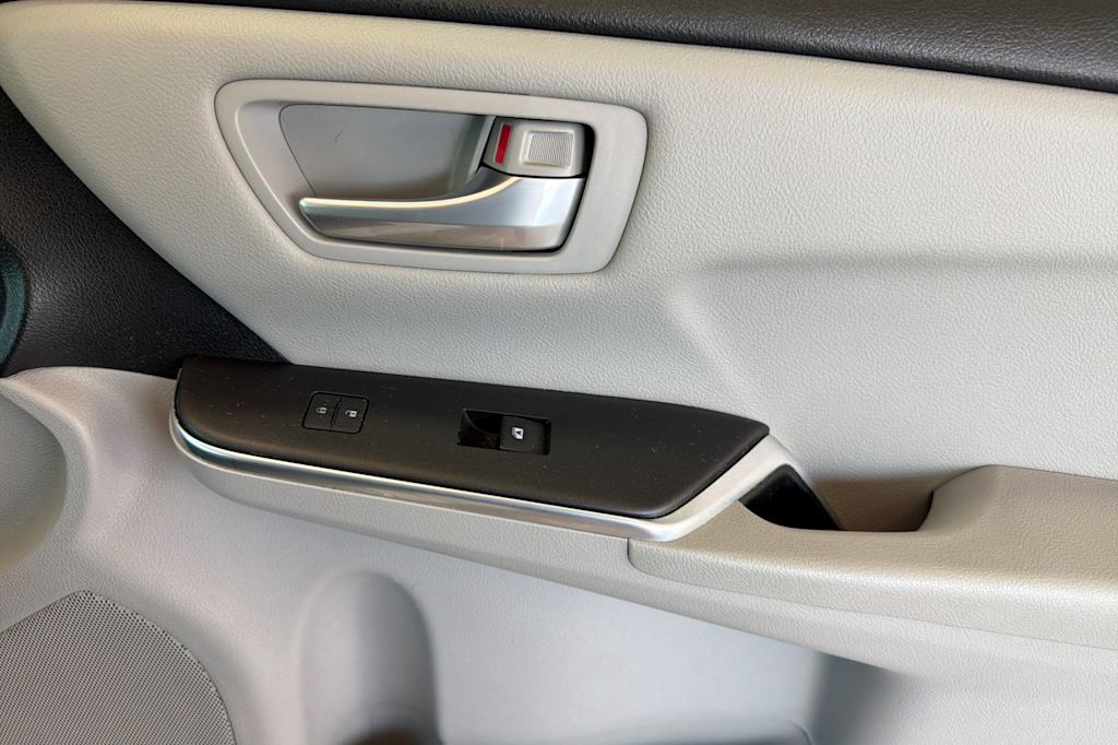 Thumbnail: 2016 Toyota Camry - 23