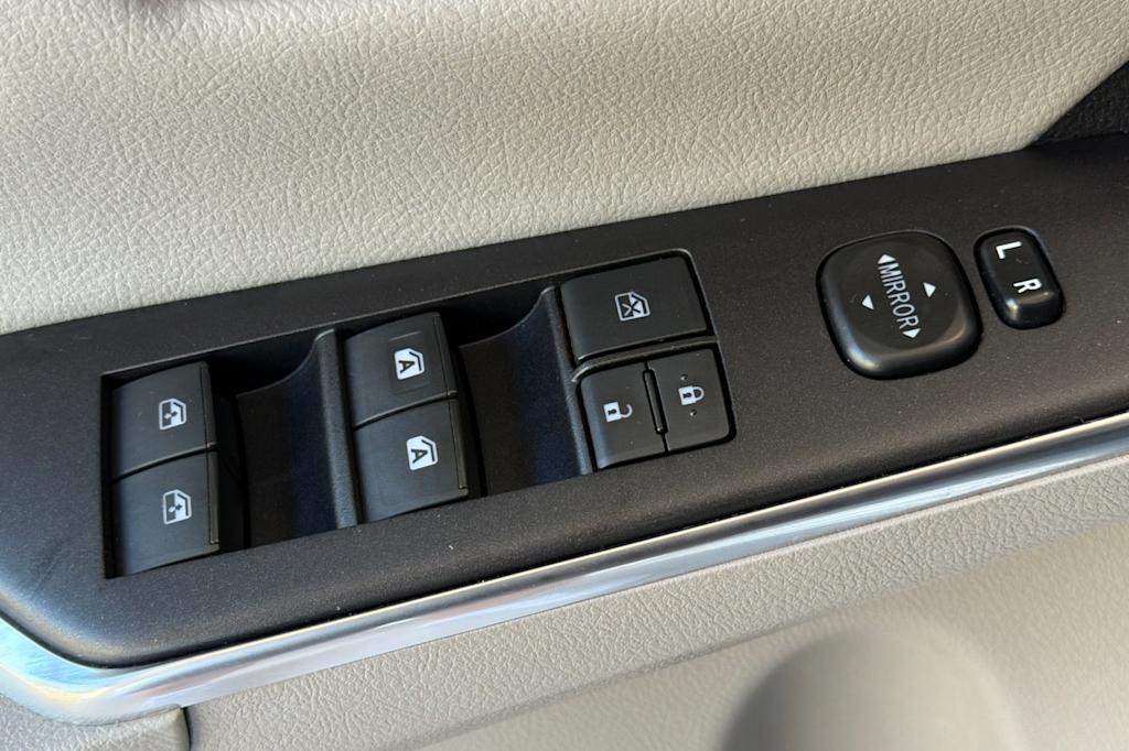Thumbnail: 2016 Toyota Camry - 21