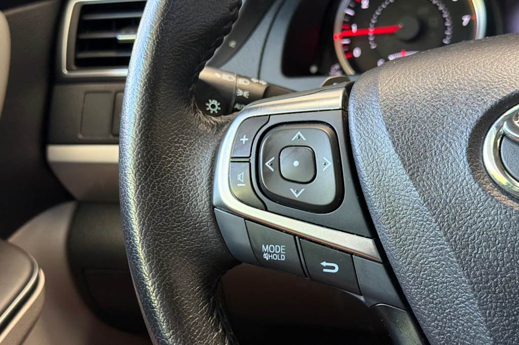 Thumbnail: 2016 Toyota Camry - 27