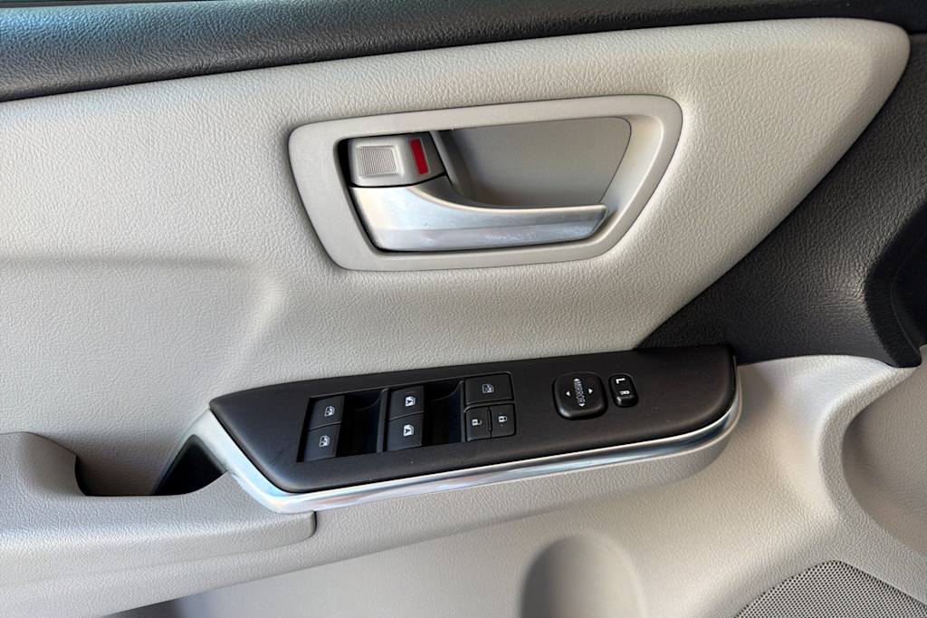 Thumbnail: 2016 Toyota Camry - 20